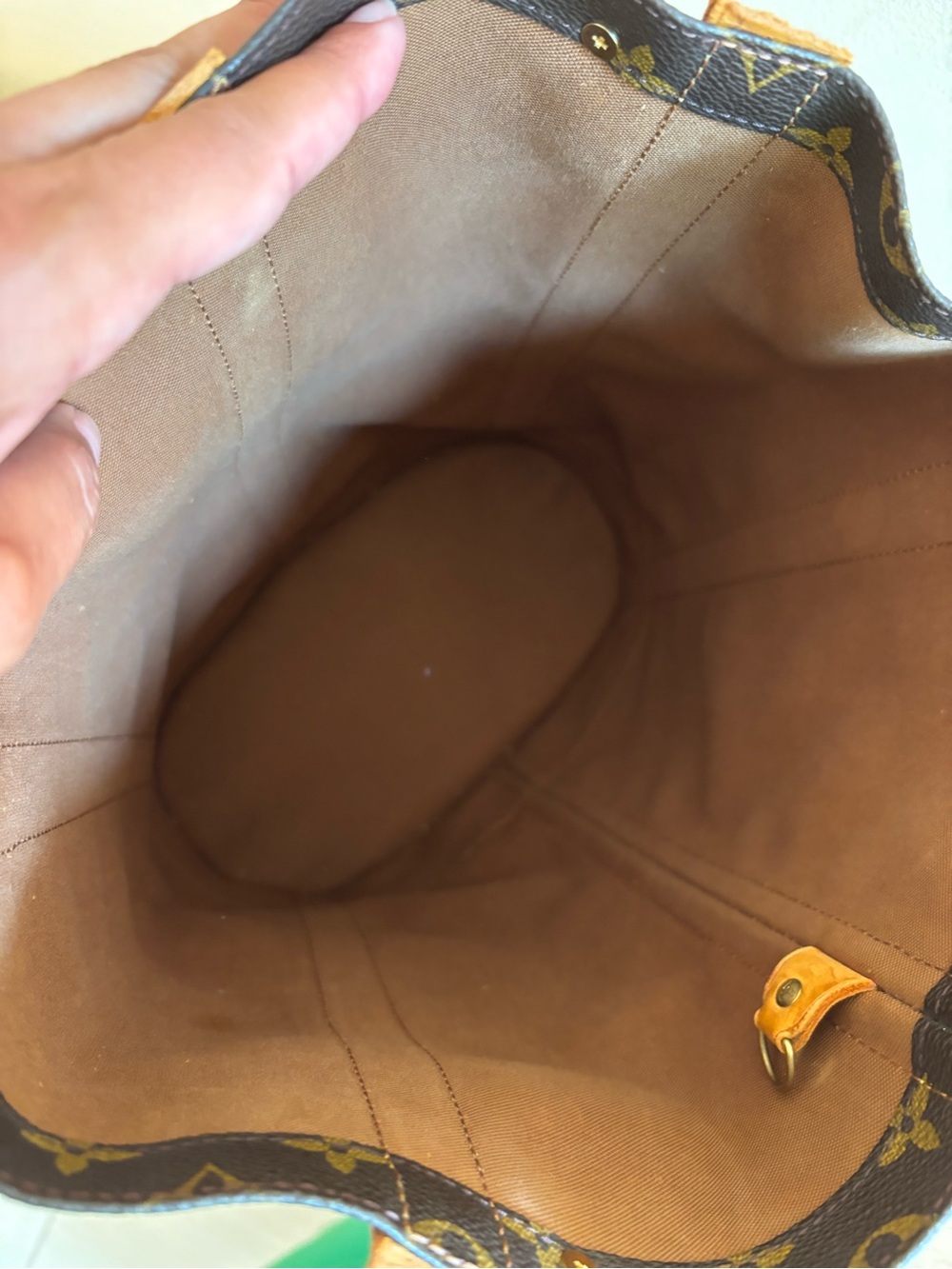 Authentic Louis Vuitton crossbody - Picture 5 of 5